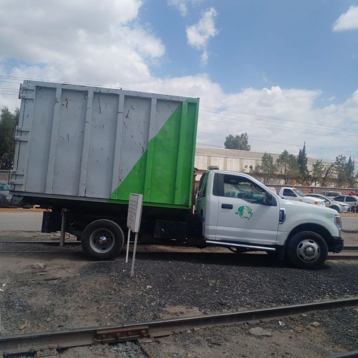 Camioneta con caja de recolección